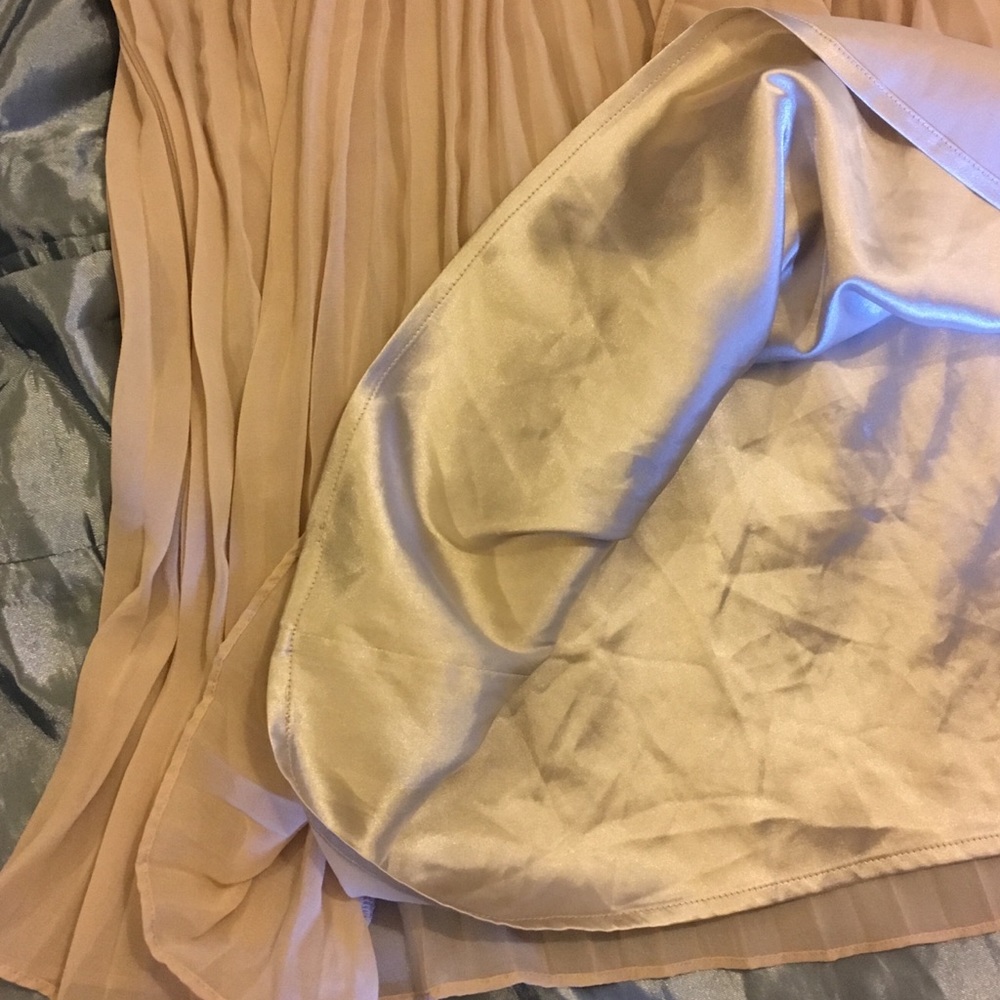 😍Beautiful Zara Women pleated midi dress - Picture 3 of 8
